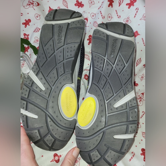 Vionic Emerald Green and Grey Shoes size 9 - Picture 4 of 5